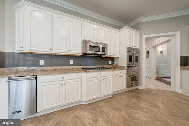 Building Photo - 18852 Ridgeback Ct
