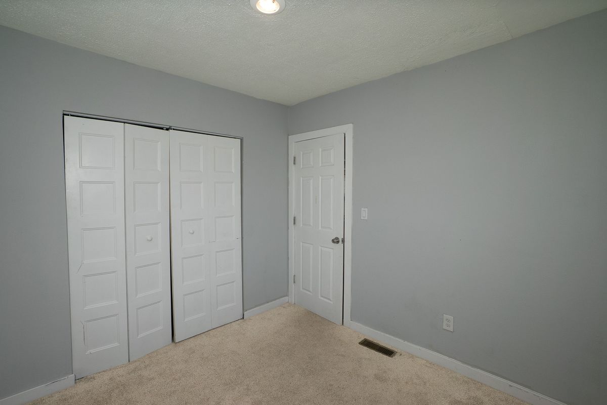 Building Photo - 6074 Tarnow St