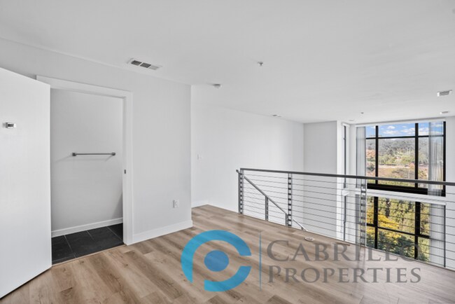 Building Photo - 889 Date St