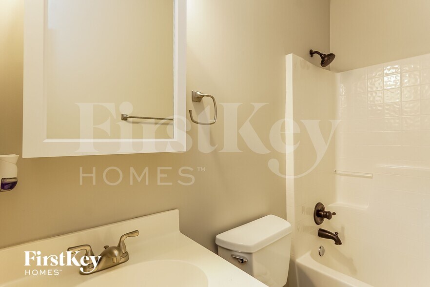 Building Photo - 321 Reed Way