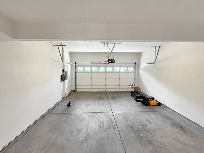 Building Photo - Charming Bothell 4BR Home w/ Bonus, Porch Swing & Private Backyard Awning