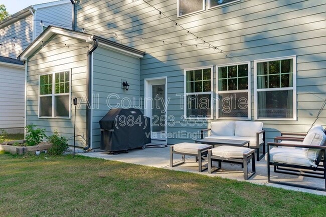 Building Photo - 504 Flip Trail