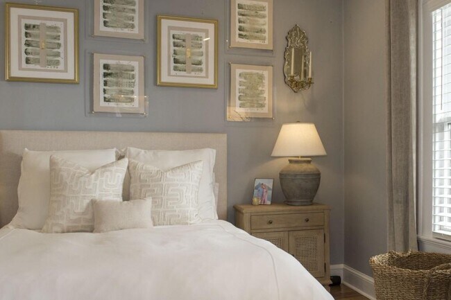 Building Photo - 801 Durant Pl NE