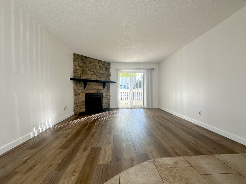 Building Photo - 8555 Fairmount Dr