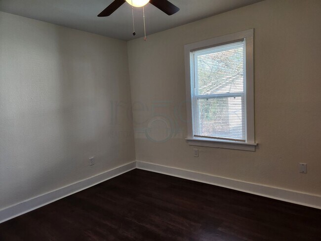 Building Photo - *Availabe Soon* Completely Remodeled Home!