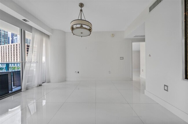 Building Photo - 200 Biscayne Blvd Way