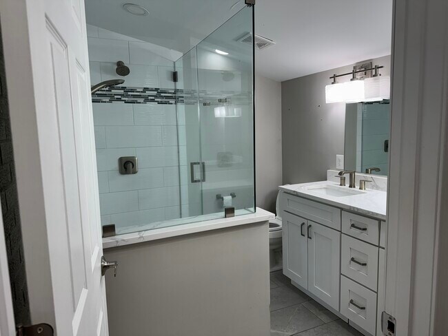 Building Photo - 10012 Ellis Rd