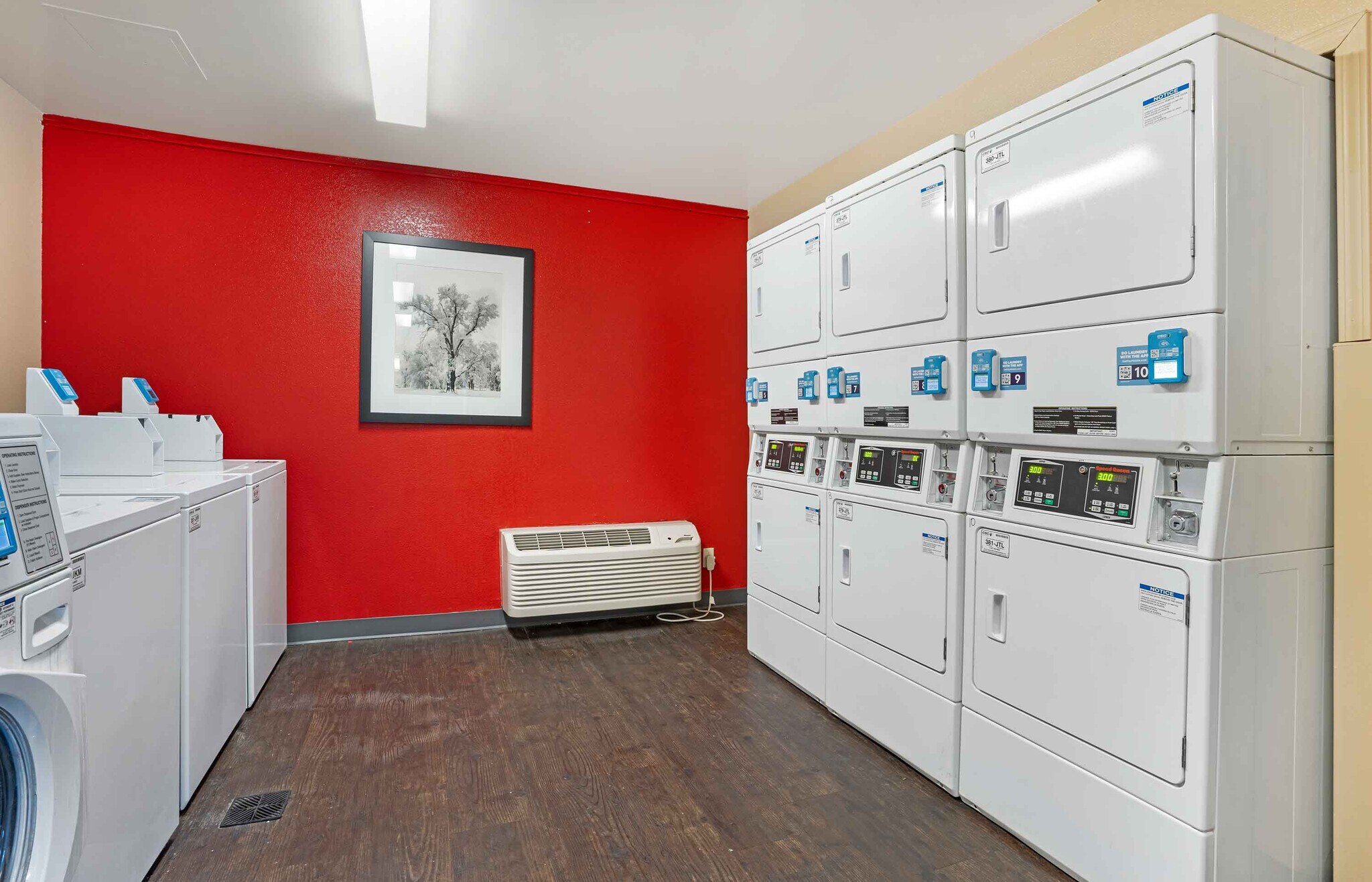 Building Photo - Furnished Studio-Richmond - Hilltop Mall
