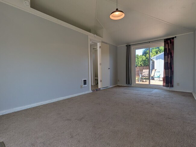 Building Photo - Fantastic 2-Bedroom, 2-Bath Home With Bonus Space!