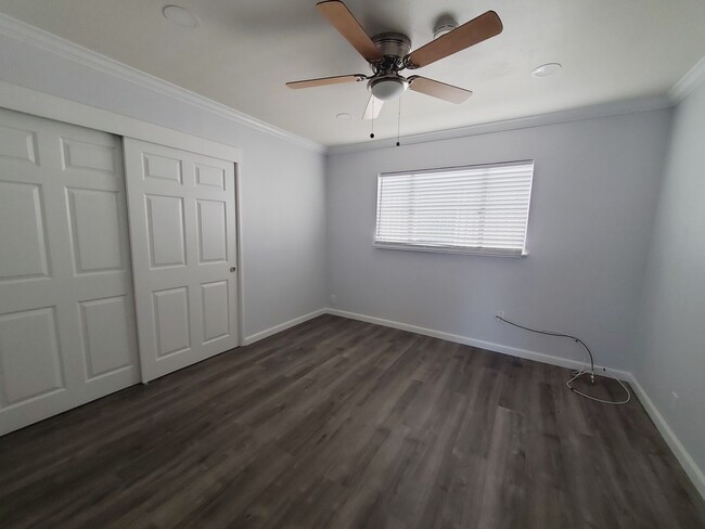 Building Photo - Ground floor One bedroom with Private Patio