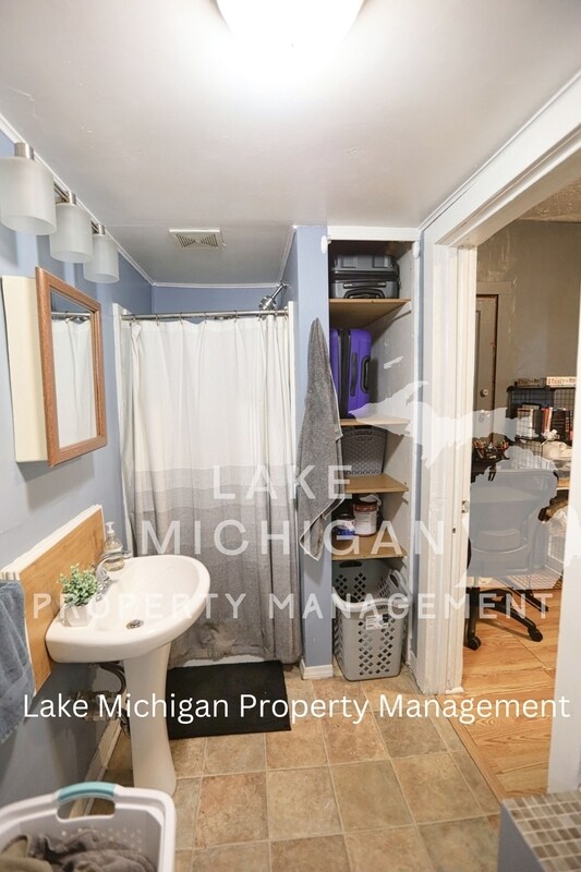 Building Photo - 744 Lake Michigan Dr NW