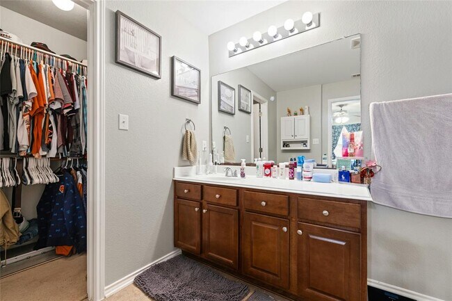 Building Photo - 3204 Barksdale Dr