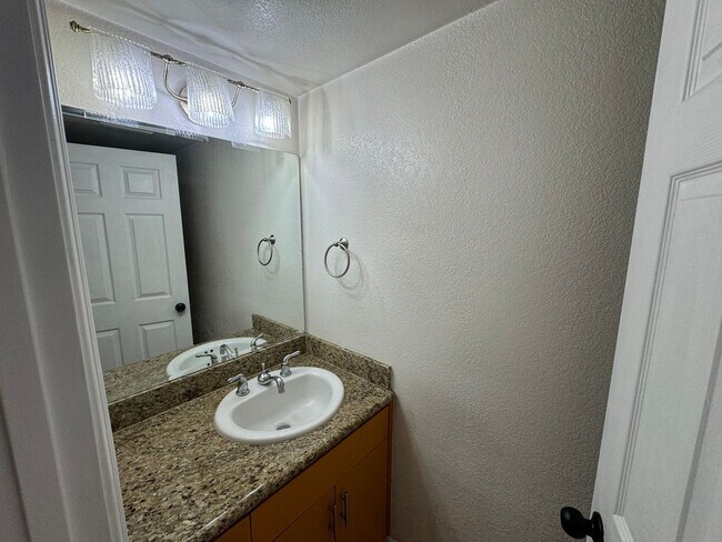 Building Photo - Galleria  Town Homes 2 Bedroom 1.5 Bath in...