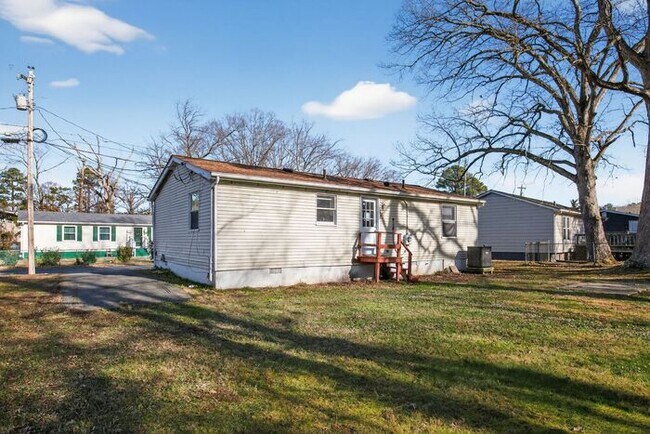 Building Photo - 47499 South Hampton Dr