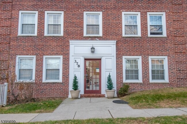 Building Photo - 378 Claremont Ave