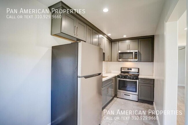 Building Photo - 1749 Cedar Ave