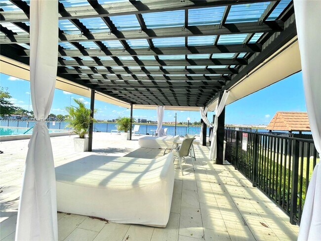 Building Photo - 461 Ives Dairy Rd