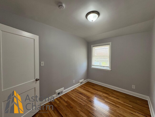 Building Photo - Warm & Welcoming 3 Bed, 2 Bath Home with C...