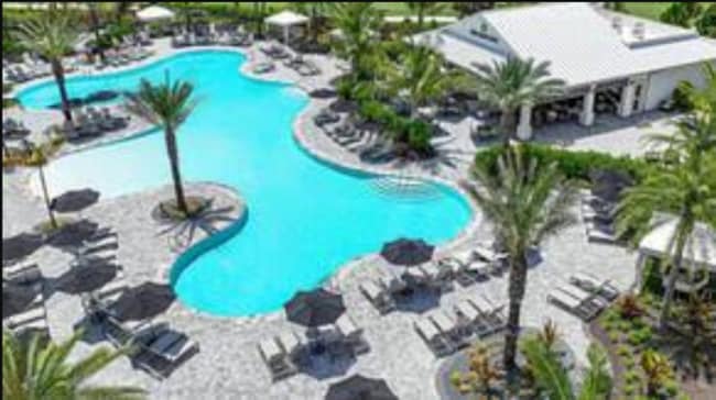 Building Photo - "Unfurnished" Luxurious 5/3.5 Stunning Home with a Generous Loft and a 2 Car Garage in the Highly...