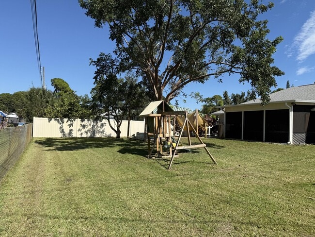 Building Photo - 1835 17th Ave SW