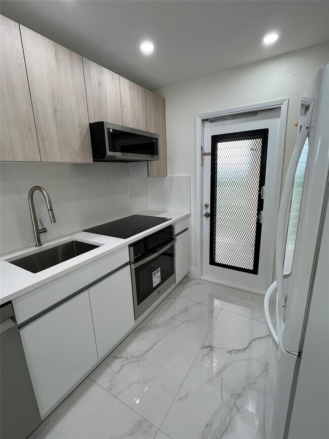 Building Photo - 3150 N Course Ln