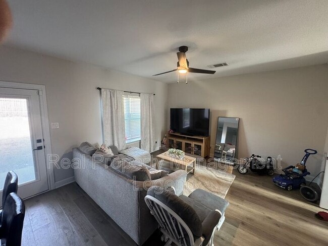 Building Photo - 1210 Bullock Dr