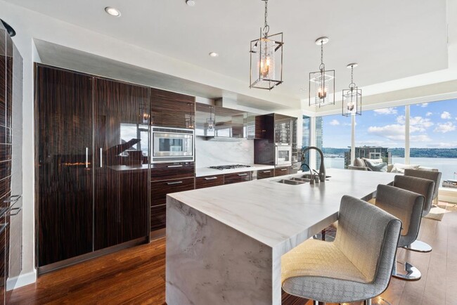 Building Photo - The Escala Condominiums - 3 bedrooms