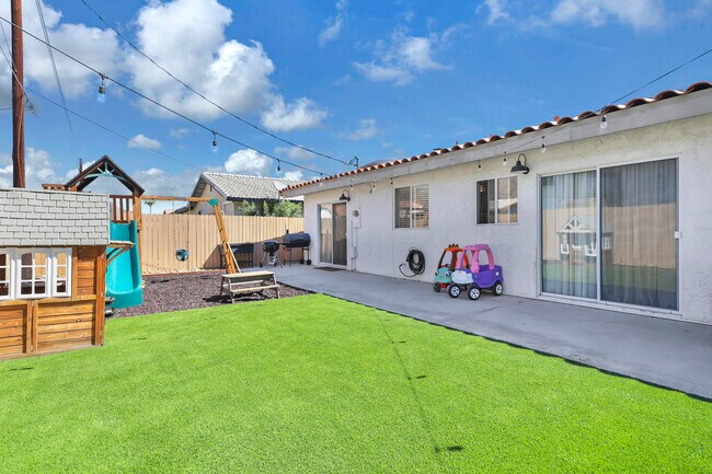 Building Photo - 51685 Avenida Herrera