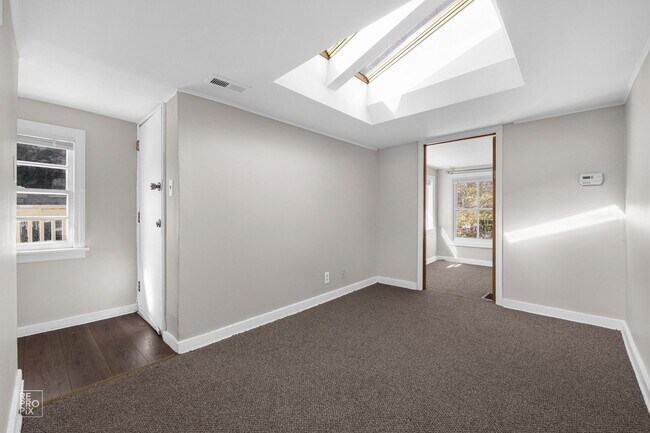 Building Photo - 521 E Wilson St