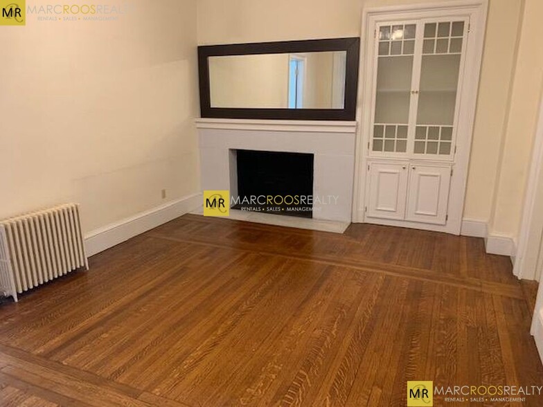 Primary Photo - 27 1/2 Massachusetts Ave