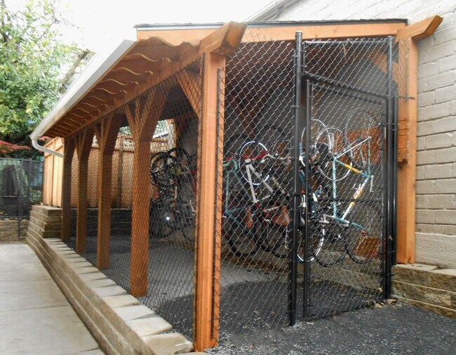 Building Photo - Historic Building-Beautifully Renovated 1-Bedroom Close-in SE!