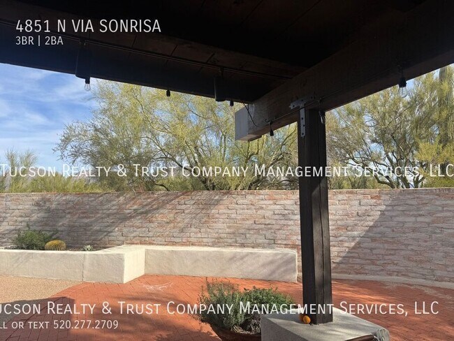 Building Photo - 4851 Vía Sonrisa