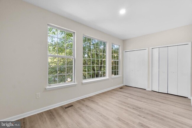 Building Photo - 111 Cavenrock Ct