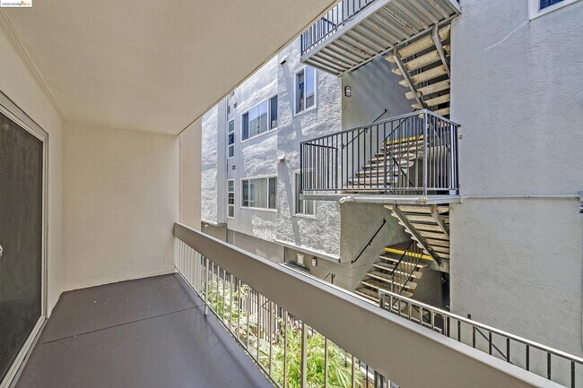 Building Photo - 66 Fairmount Ave