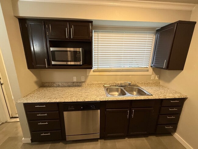 Building Photo - 2726 - MDL Capital Partners