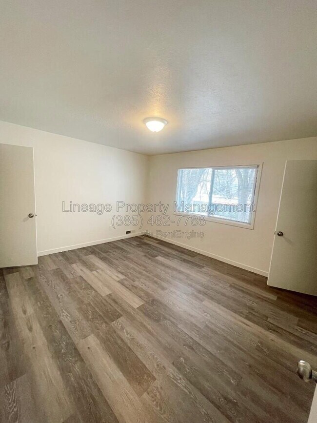 Building Photo - 1054 W 1520 N