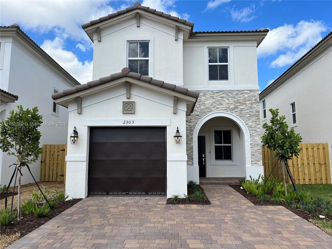 Primary Photo - 2303 NW 131st Cir