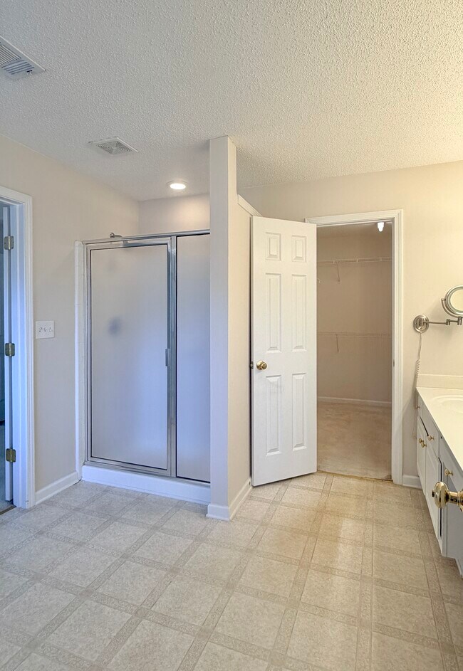 Building Photo - 510 Keeneland Ave