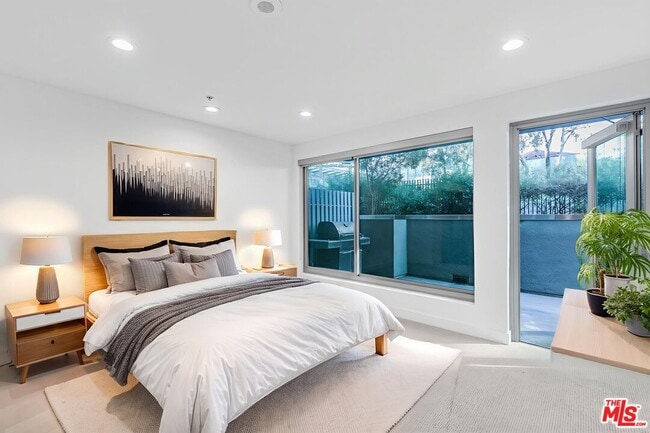 Building Photo - 901 Flower St