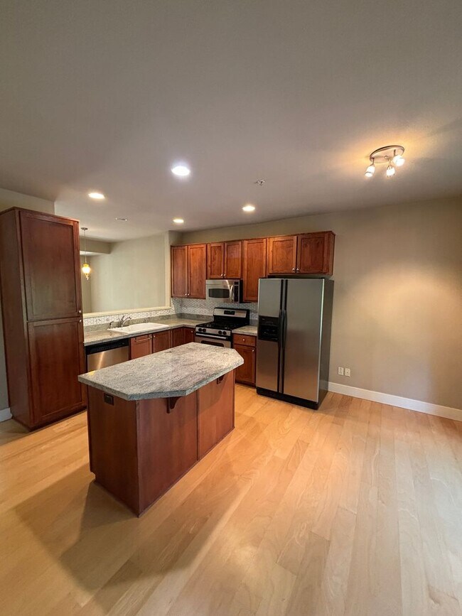 Building Photo - 5cart01