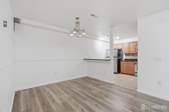 Building Photo - 116 Chariot Ct