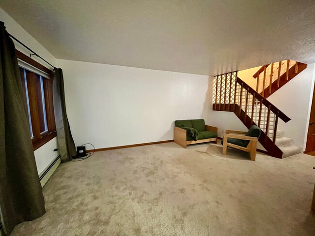 Building Photo - Cat friendly condo for rent in University West