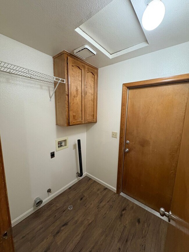 Building Photo - Corner lot home near Schroth Park Availabl...