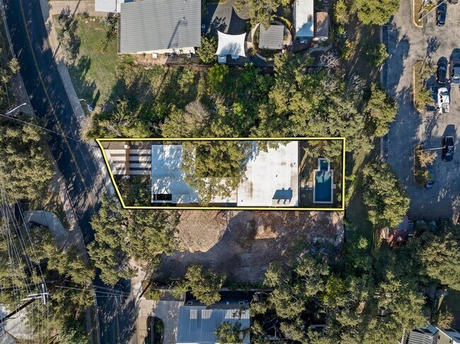 Building Photo - 2423 S 5th St