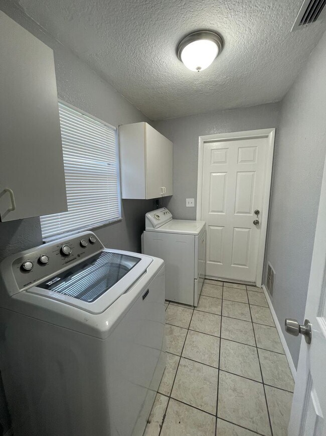 Building Photo - UPDATED 2/1 Home Available now!