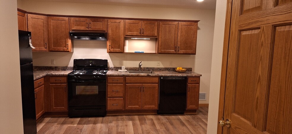 Kitchen - 5930 Cranberry Dr