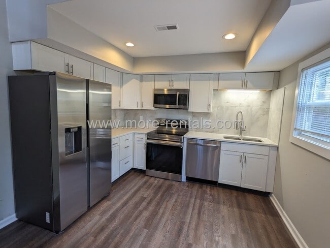 Building Photo - Updated German Village house area with attached garage