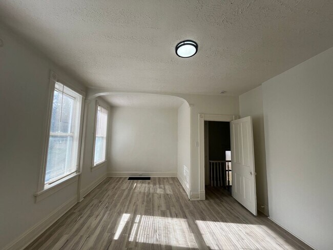 Building Photo - 4 bedroom 1 bath