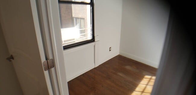 Building Photo - 42 Park Terrace E