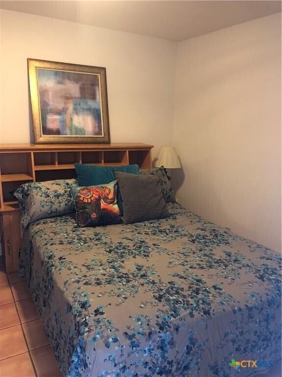 Building Photo - 943 Parkview Dr